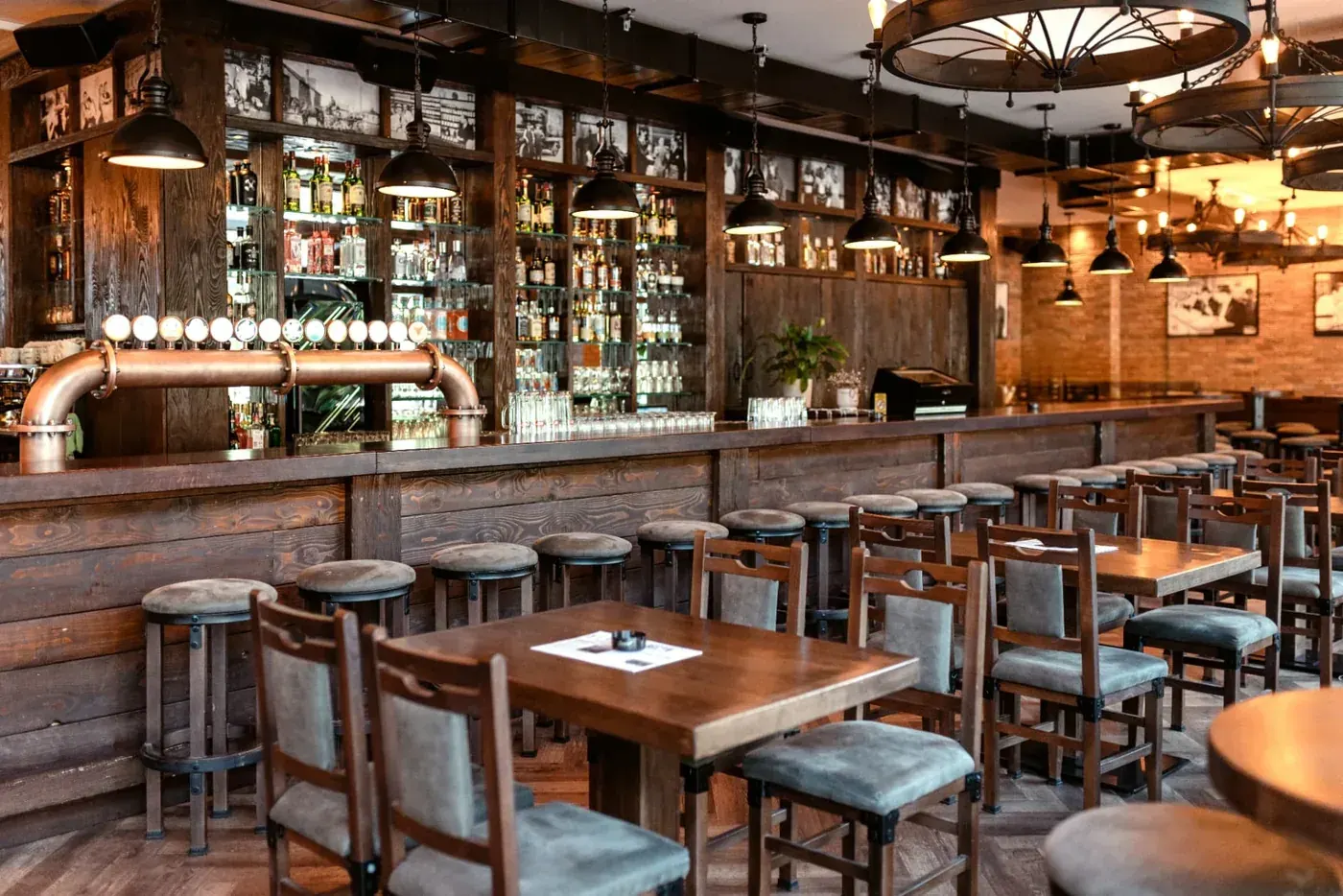 Fachada de restaurante con el equipo conectado a Naaloo