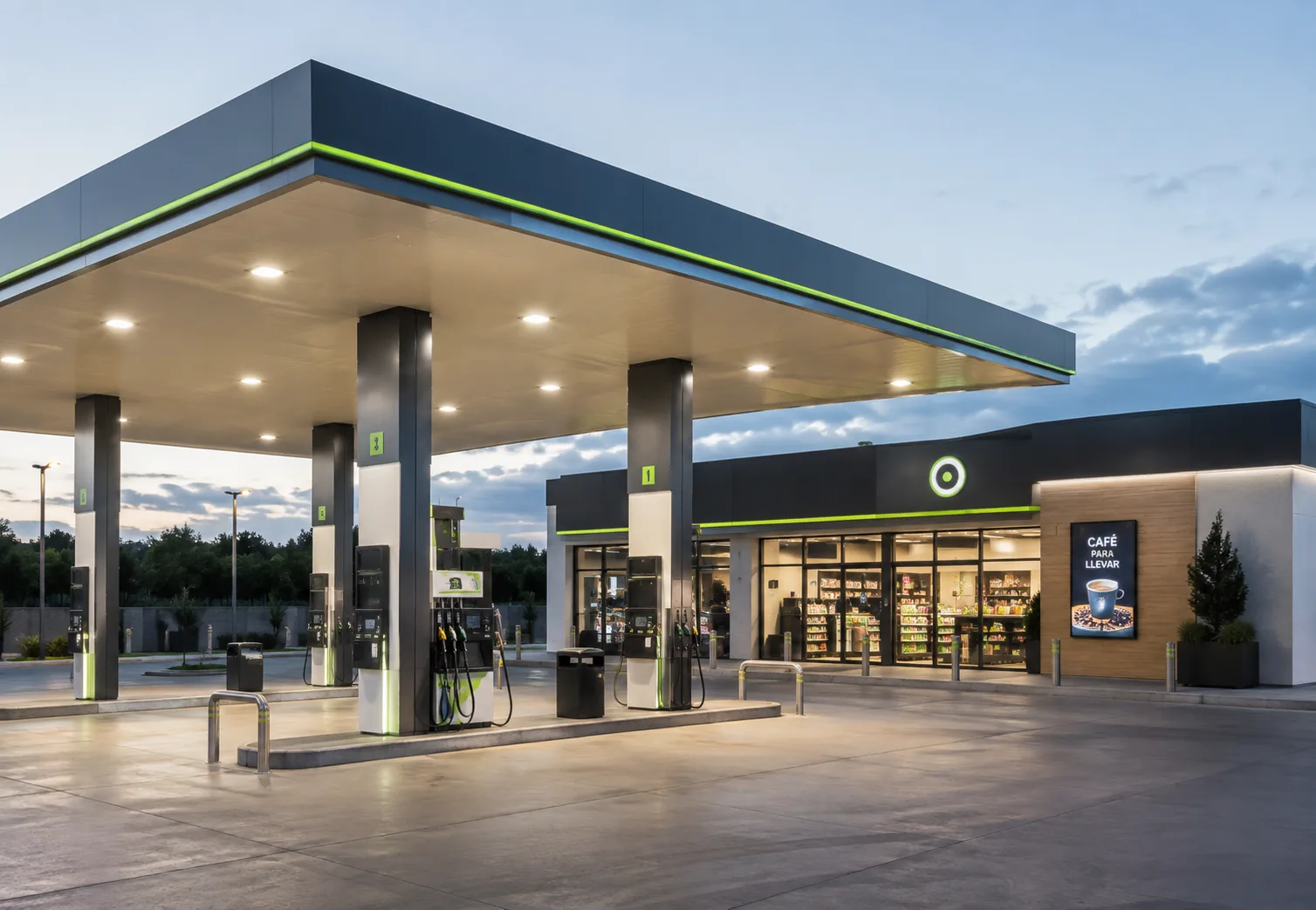 Fachada de una estación de servicio de autos con vehículos nuevos exhibidos en el frente
